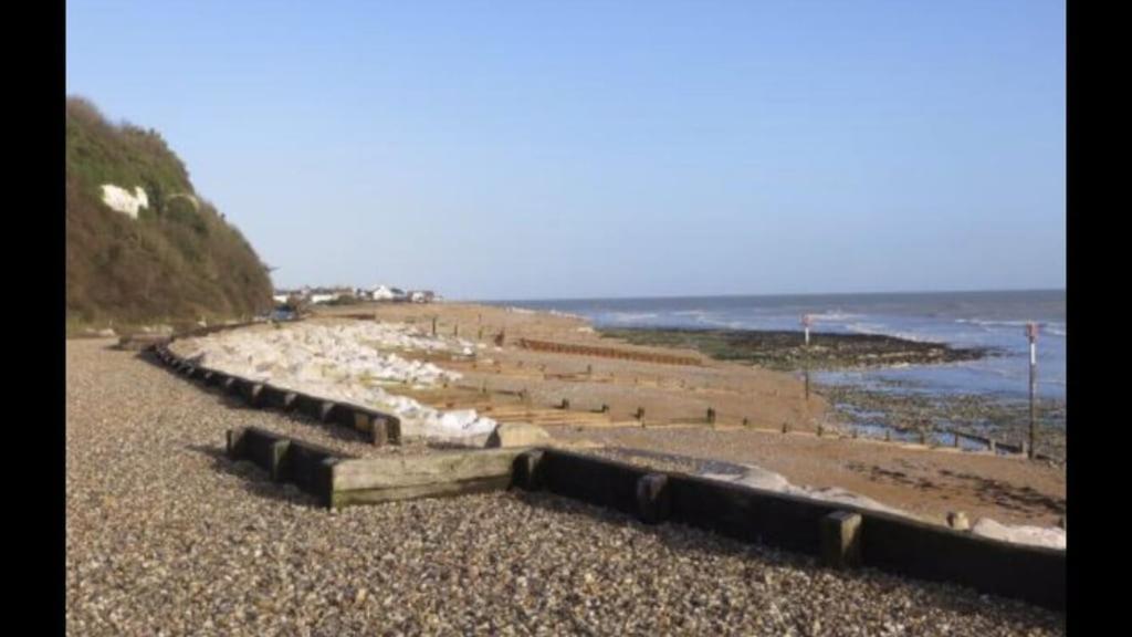 Kingsdown  Foxes Sea Side Retreat Deluxe Chalet Is A Lovely Holiday Home Tucked Away On The Kent Coast מראה חיצוני תמונה